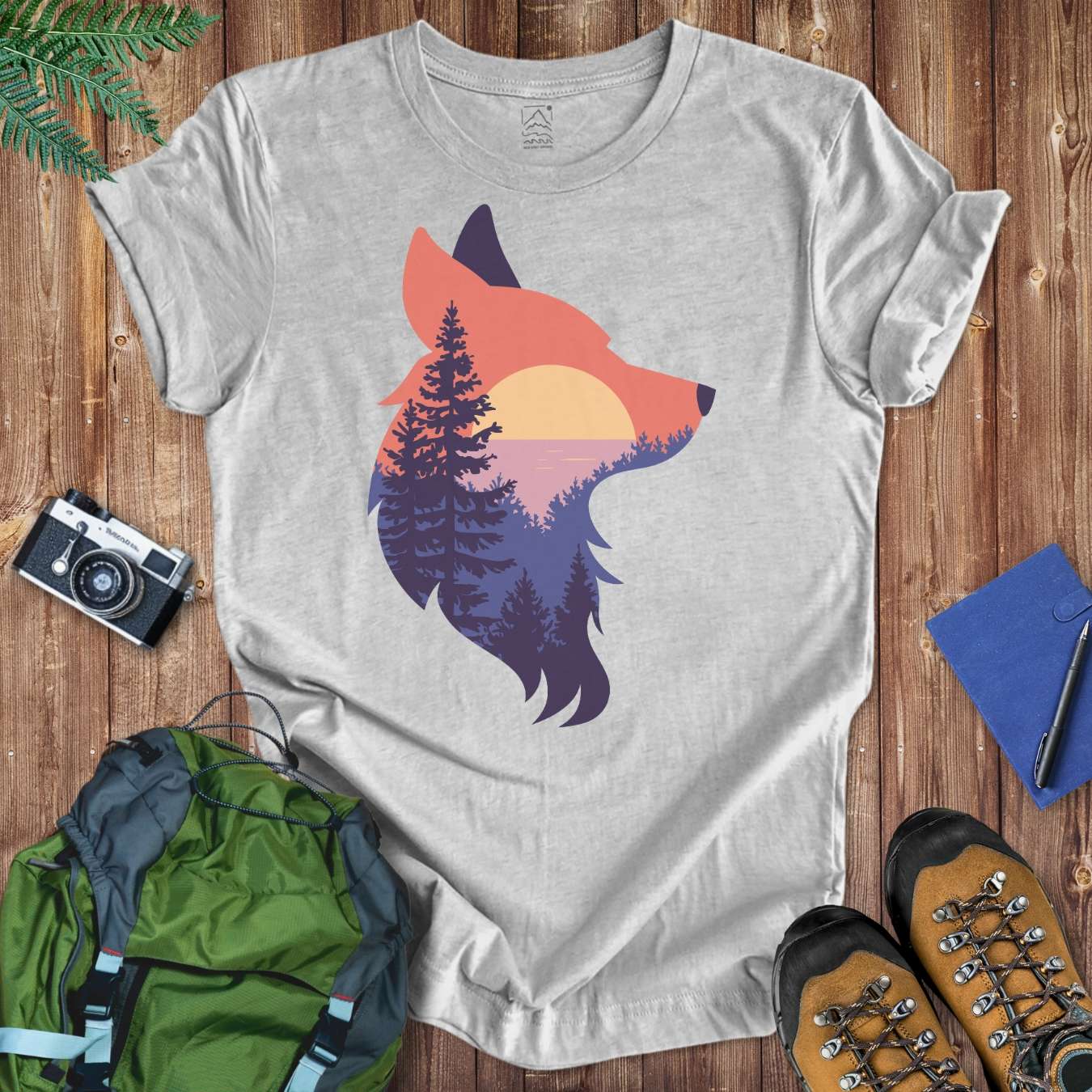 Wolf Silhouette Retro Tee T-Shirt Athletic Heather / S